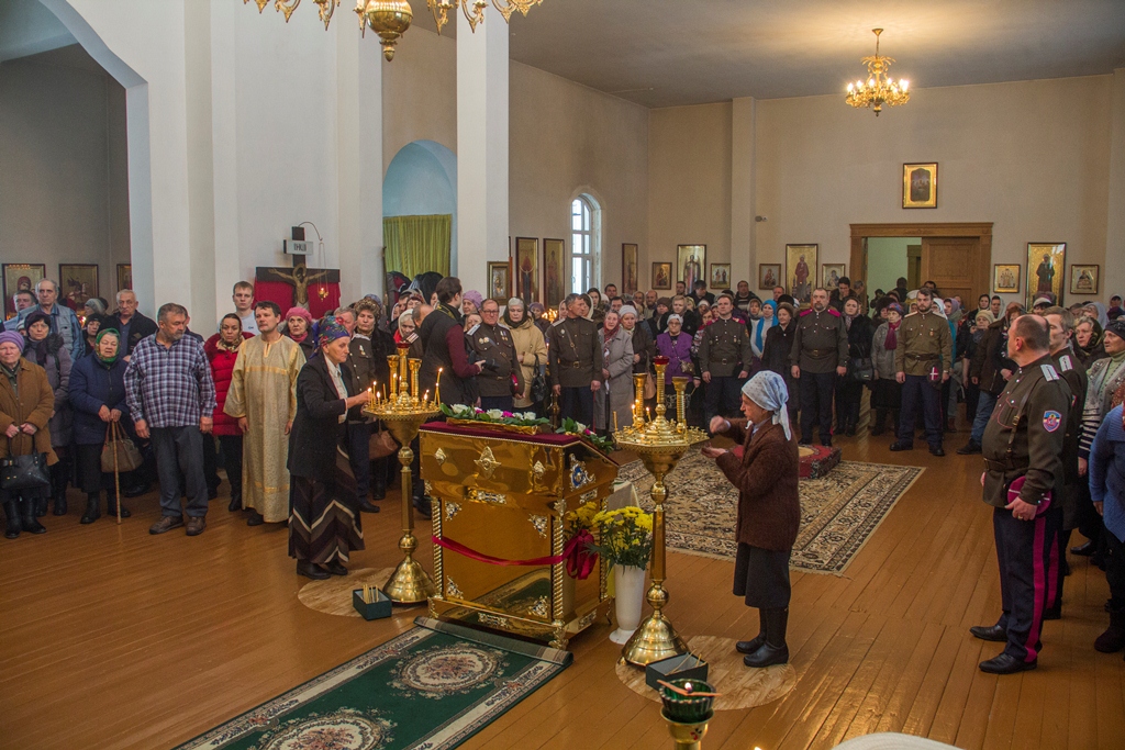 Митрополит Александр совершил Божественную Литургию в храме святителя и чудотворца Николая г. Талгар
