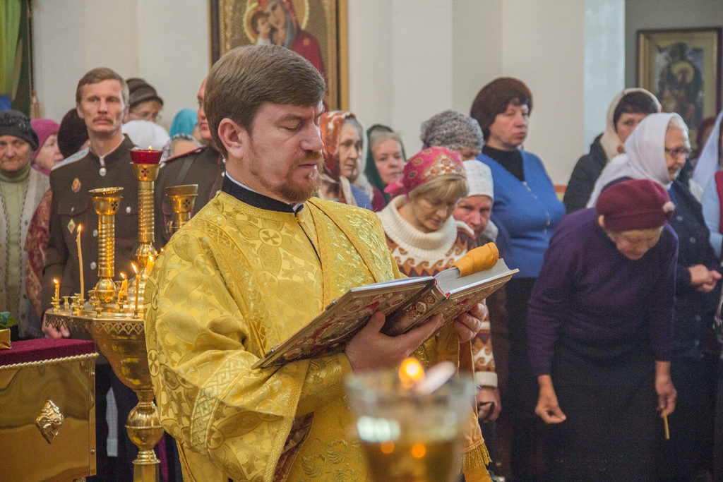 Митрополит Александр совершил Божественную Литургию в храме святителя и чудотворца Николая г. Талгар