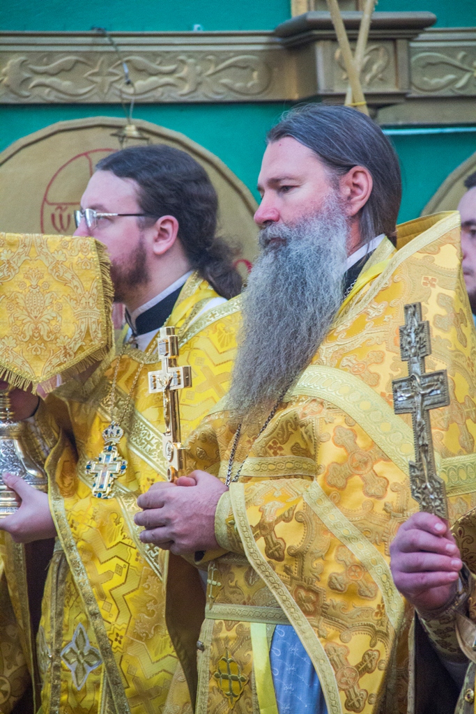 Митрополит Александр совершил Божественную Литургию в храме святителя и чудотворца Николая г. Талгар