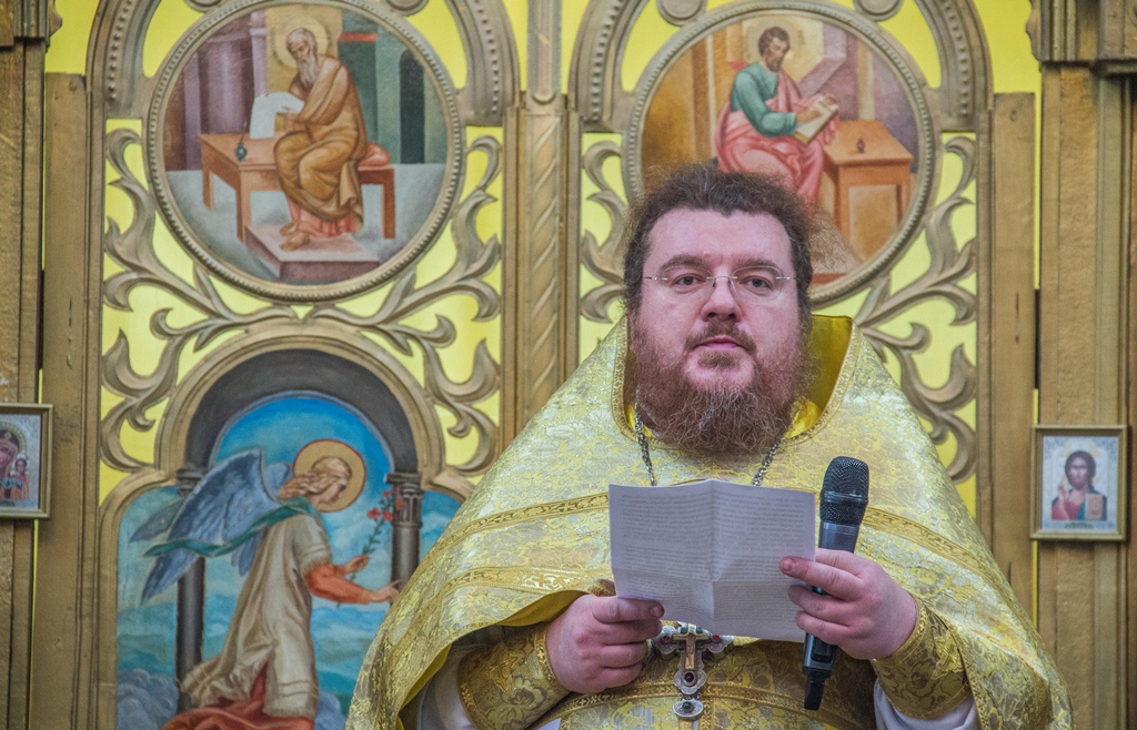 Митрополит Александр совершил Божественную Литургию в храме святителя и чудотворца Николая г. Талгар