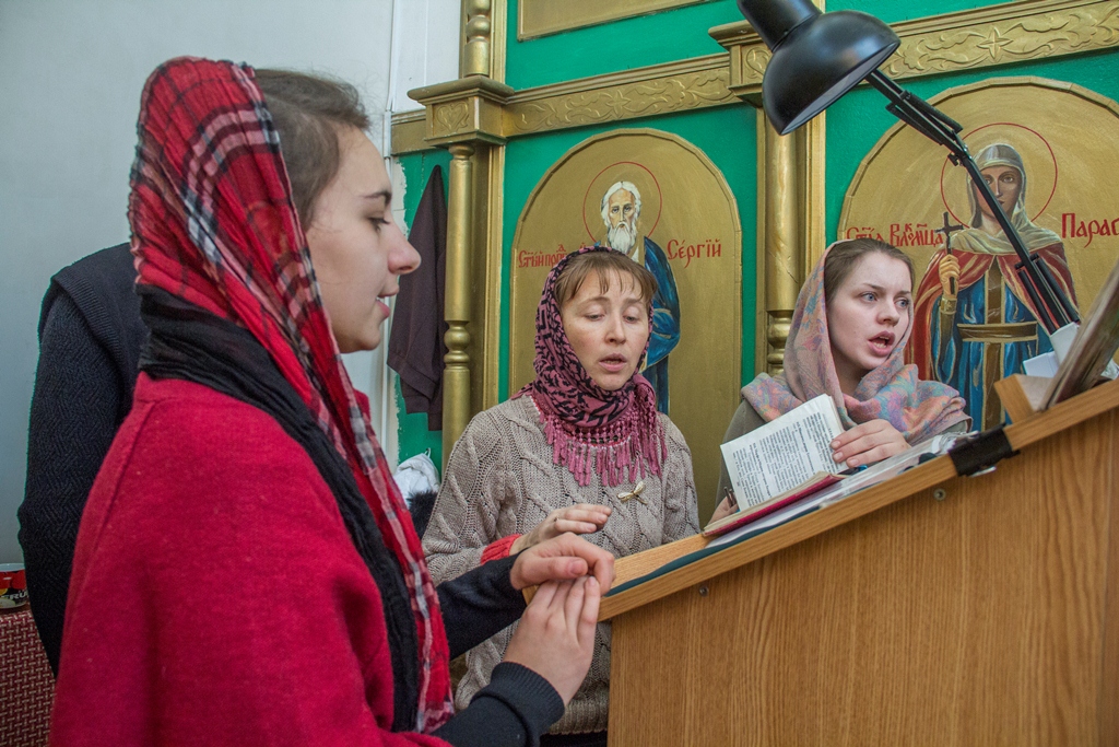Митрополит Александр совершил Божественную Литургию в храме святителя и чудотворца Николая г. Талгар