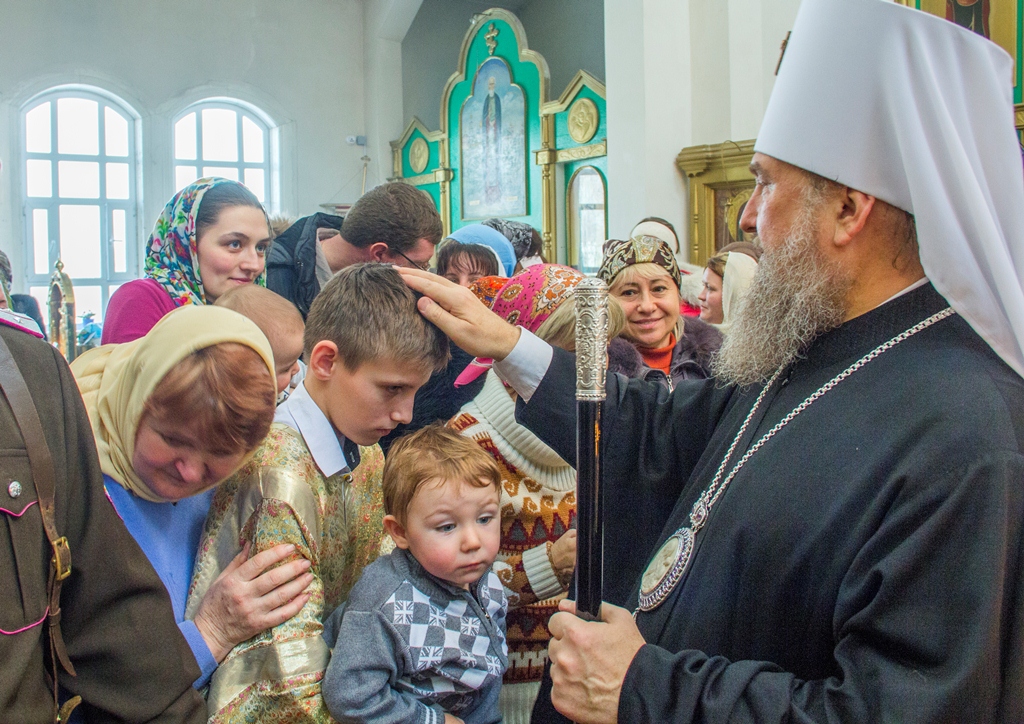 Митрополит Александр совершил Божественную Литургию в храме святителя и чудотворца Николая г. Талгар